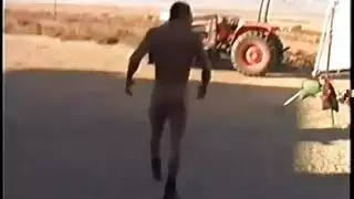 إباحية قطف العنب: أثداء كبيرة وجنس خشن في المزرعة