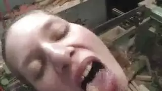 جنس اقتحام منزل قسري – جنس فموي ووضعية كلابية في الرواق