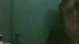 أخت عارية في الدش – أخ جامح يأخذها