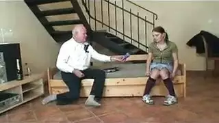 بنت بتتحرش بمامتها