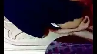 إغراء زوجة الأب: الشاب الشهواني يمارس الجنس مع الزوجة الممتلئة في غرفة النوم إكس إكس إكس