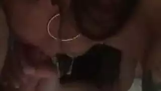 جنس صريح في المكتب: المستأجرة تبلع قضيب المالك ثم تُضاجع بقوة