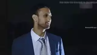 نجمة الإباحية إيما هيكس تتلقى عقاباً عميقاً بالقضيب في هذا المقطع الإباحي