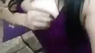 القذف الإناث نطفة على ركبتيها