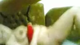 امرأة مصرية ناضجة تأخذ قضيبين في شرجها