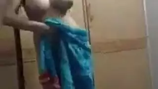 أثداء كبيرة لمراهقة مصرية تتألق بعد الاستحمام – بورن صريح