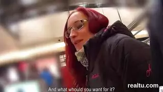 تم أسر الفتاة الجميلة ومارست الجنس الخشن في السيارة والفندق مع سيدة مثيرة تشبه القطة