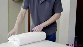 مساج ثلاثي صعب يتحول إلى جماع جماعي خشن